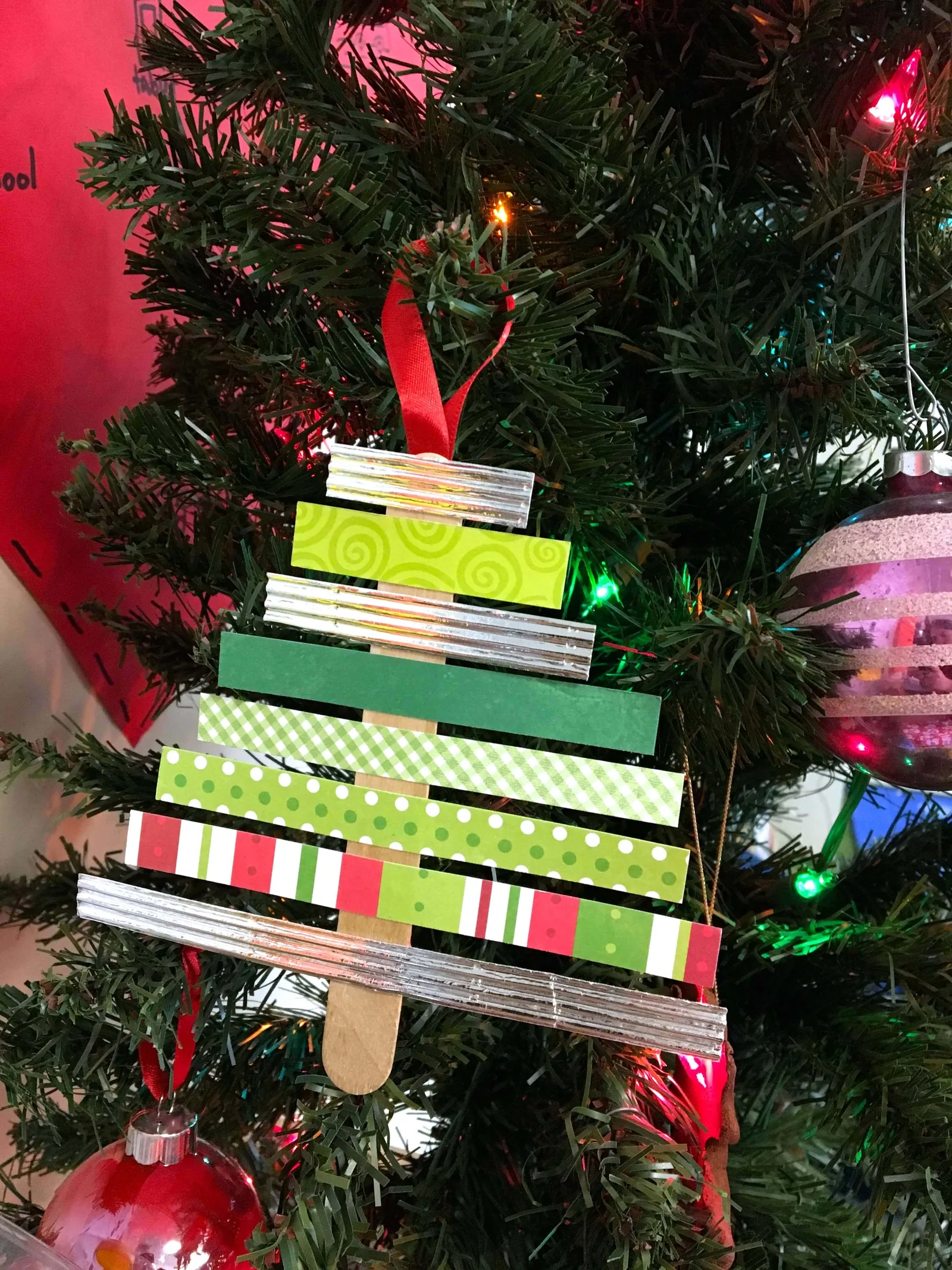 Embrace the season and give our students some hands-on opportunities to create parent gifts, directed draws, watercolor paintings, and so much more! 