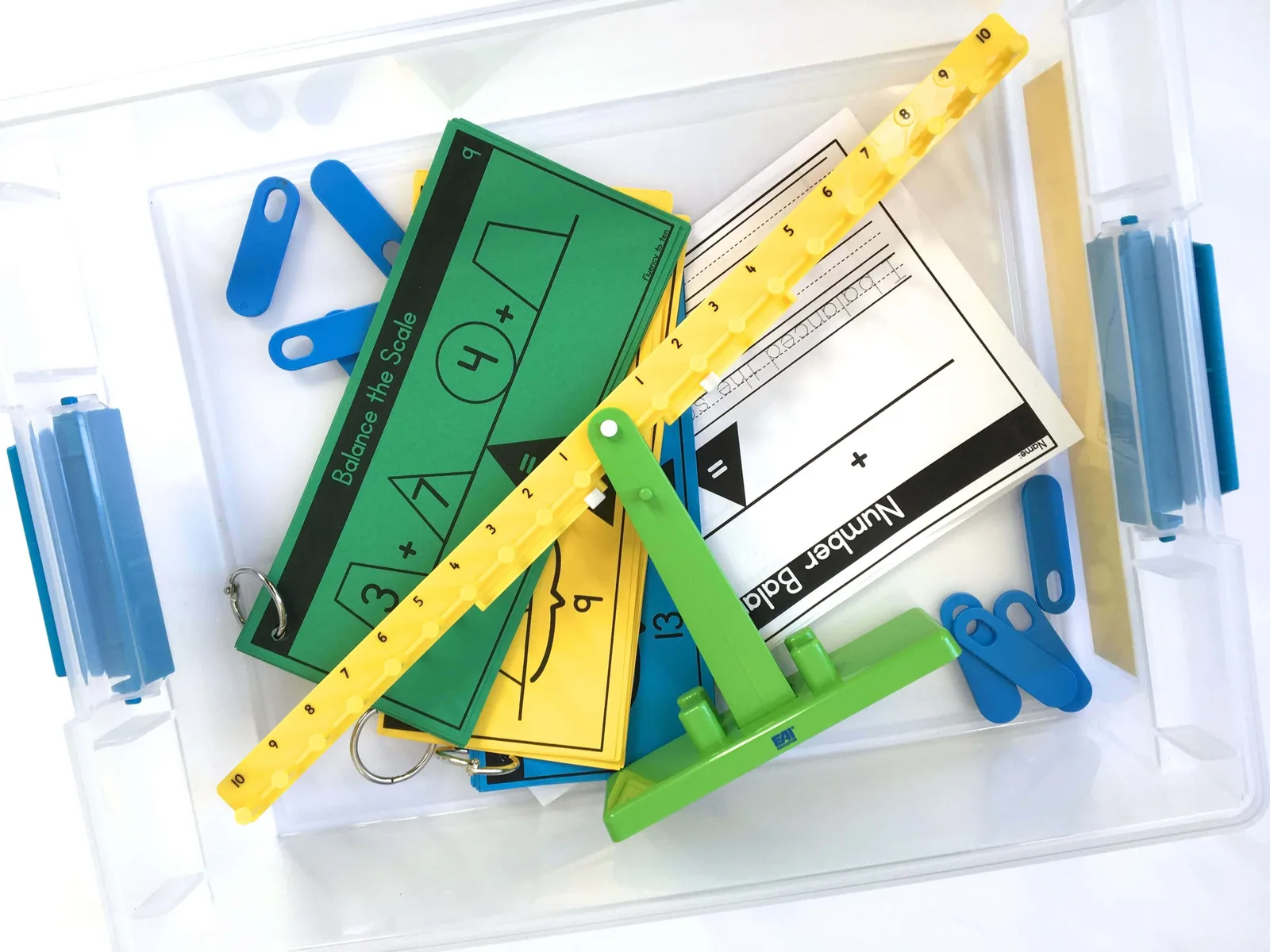 Overwhelmed by math centers? Check out these SIMPLE ideas for create predictable patterns and routines that allow for streamlined planning! 